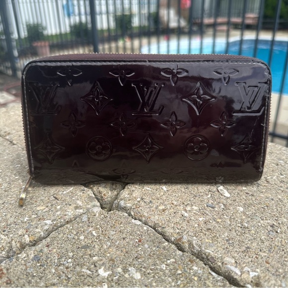 Louis Vuitton Brown Vernis Zippy Wallet - Picture 1 of 12